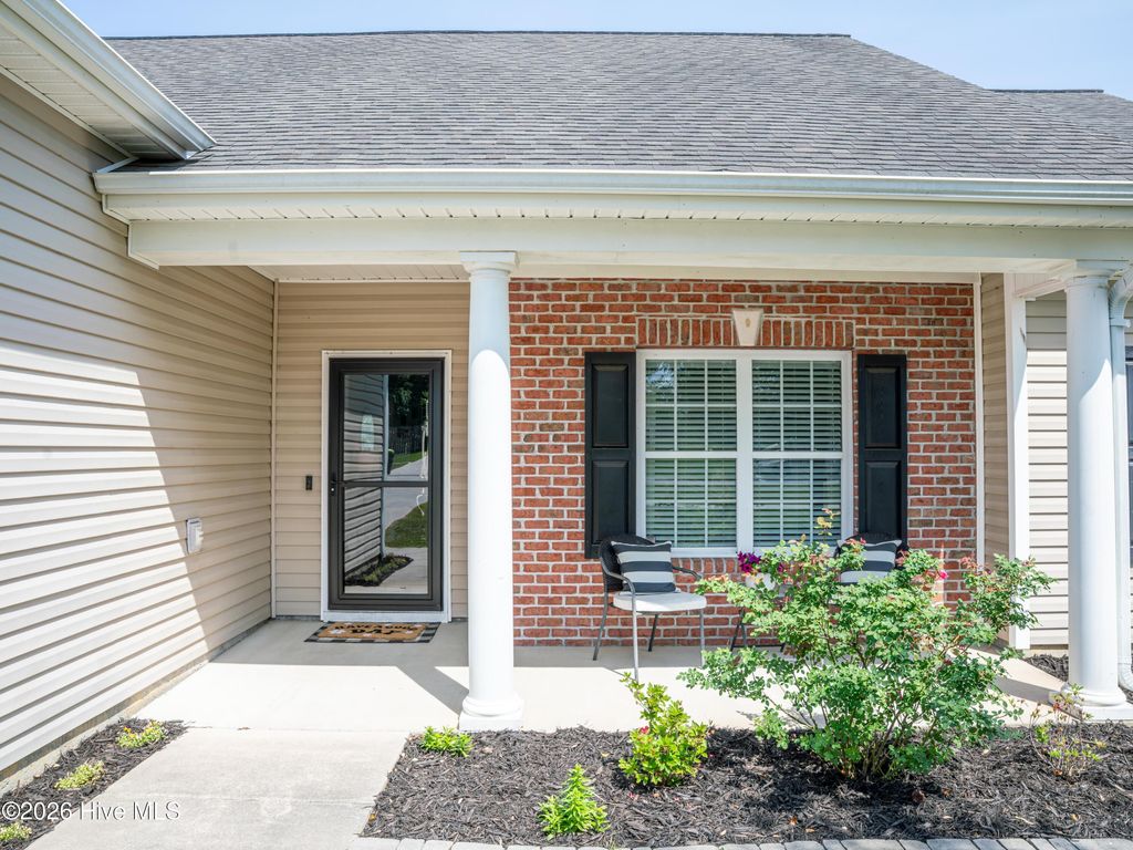 Photo of 234 Emerald Ridge Road, Jacksonville, NC 28546 (MLS # 100568311)