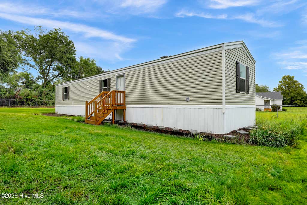 Photo of 109 Wendy Hill Lane, Sneads Ferry, NC 28460 (MLS # 100594039)