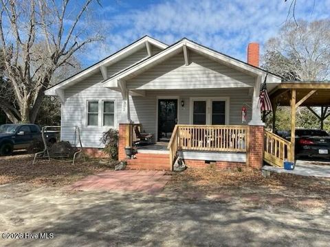 Photo of 302 W Wilmington Street, Burgaw, NC 28425 (MLS # 100566509)