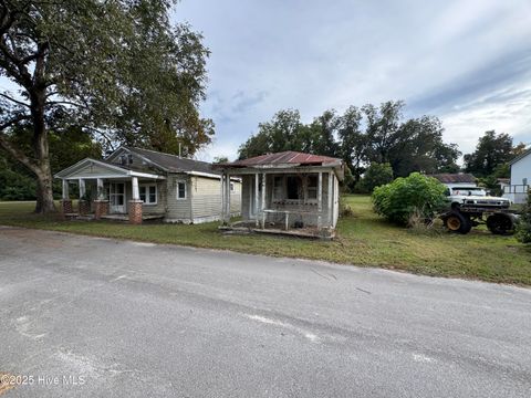 Homes For Sale - 108 Bell Street<br/> Jones County, Pollocksville, NC 28573