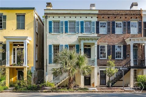 Townhouse For Sale - 124 W Taylor Street<br/> Chatham County, Savannah, GA 31401