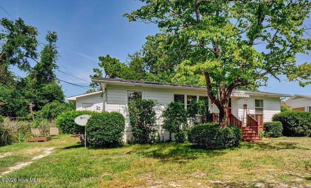 Photo of 2203 Yaupon Drive #B, Wilmington, NC 28401 (MLS # 100554178)