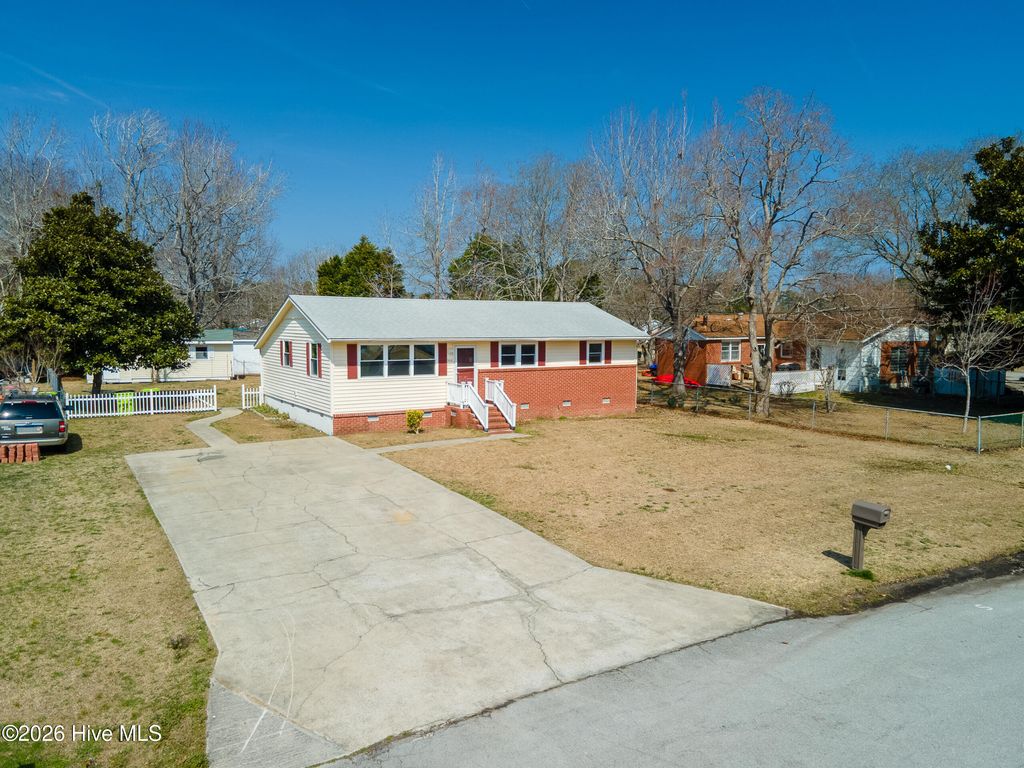 Photo of 306 Glancy Street, Swansboro, NC 28584 (MLS # 100557888)