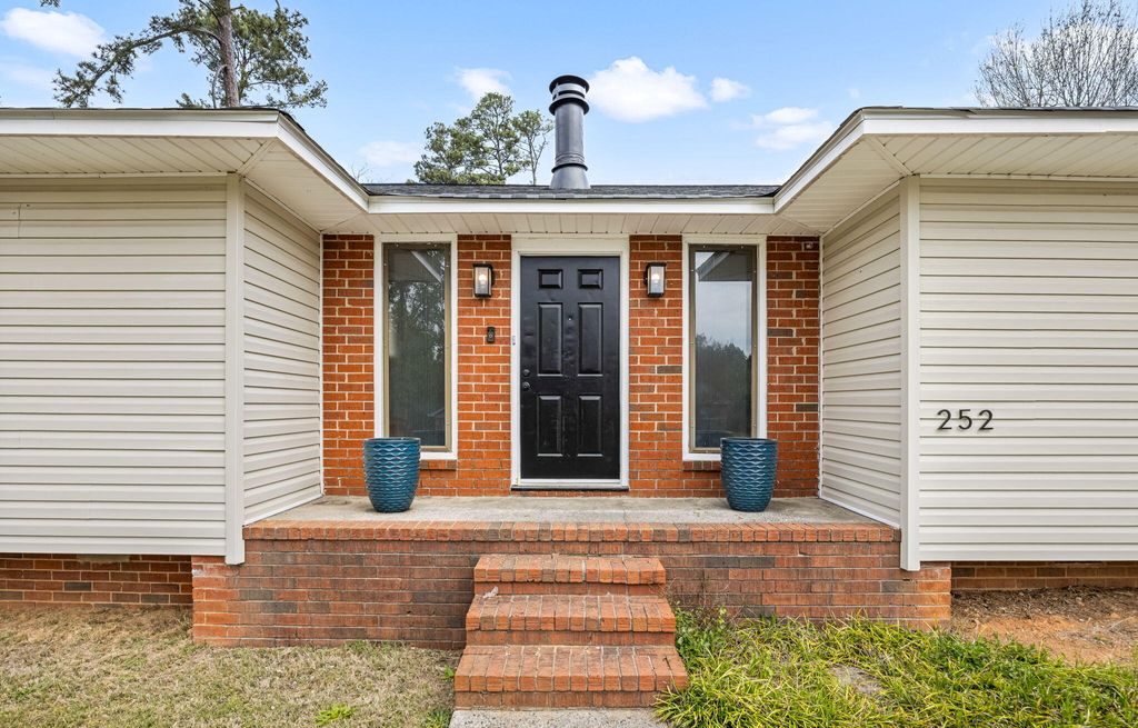 Photo of 252 W Wynngate Drive, Martinez, GA 30907 (MLS # 553785)