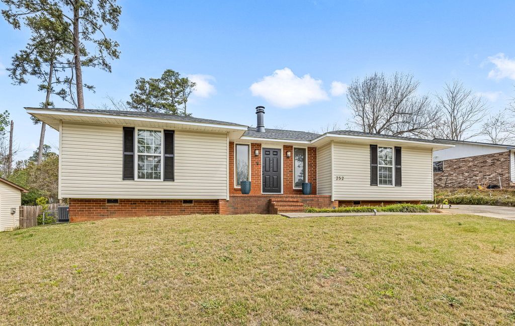 Photo of 252 W Wynngate Drive, Martinez, GA 30907 (MLS # 553785)