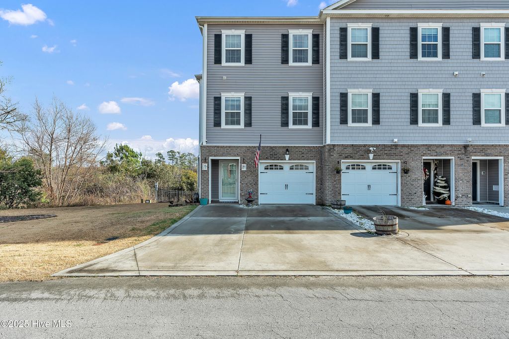 Photo of 406 Garland Shores Drive, Hubert, NC 28539 (MLS # 100546927)