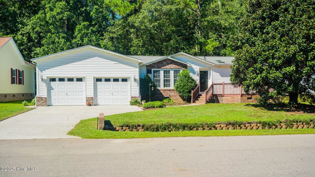 Photo of 978 Palmer Drive, Calabash, NC 28467 (MLS # 100530895)