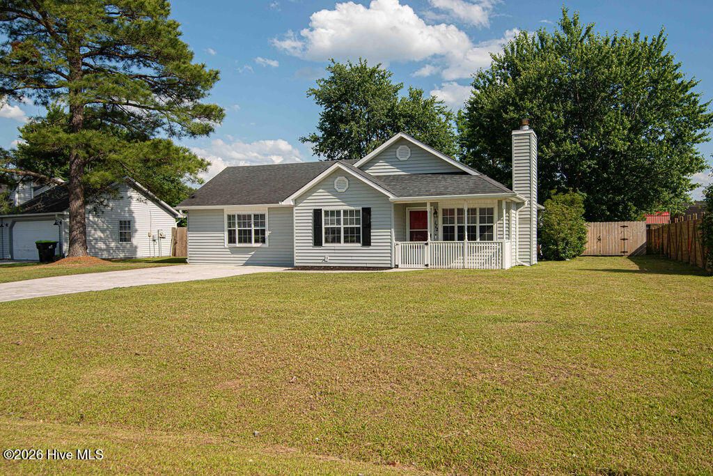Photo of 172 Glenwood Drive, Hubert, NC 28539 (MLS # 100574577)