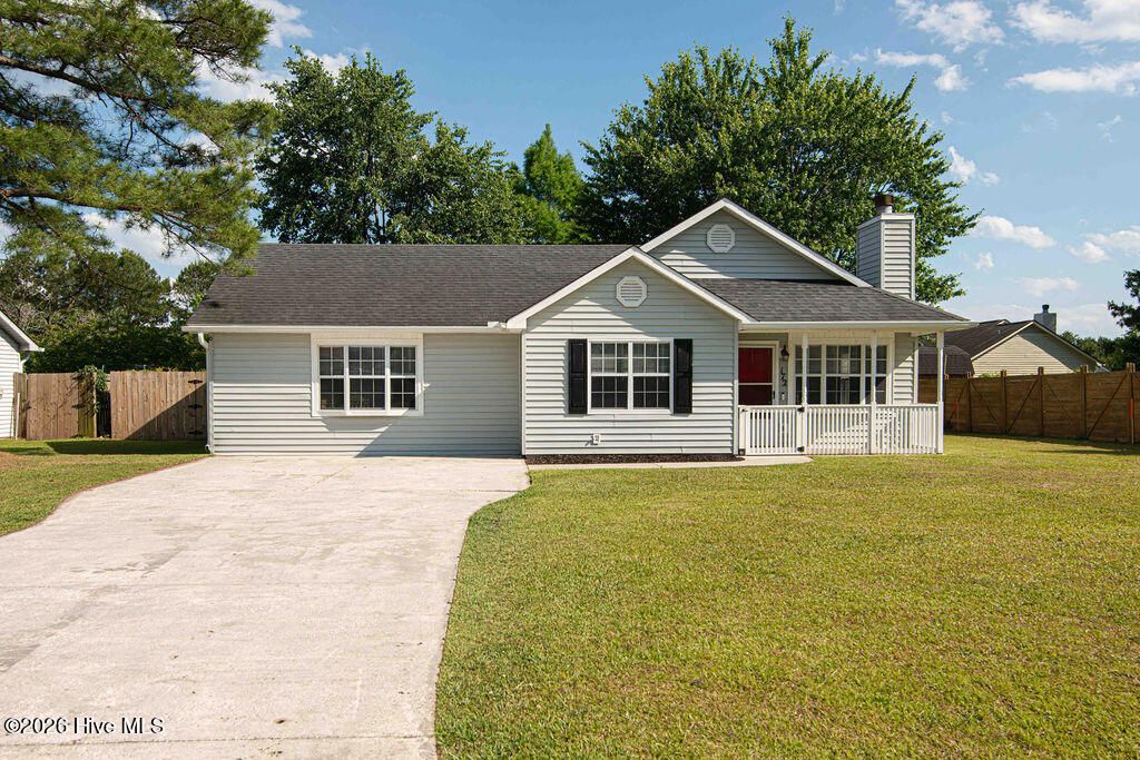 Photo of 172 Glenwood Drive, Hubert, NC 28539 (MLS # 100574577)