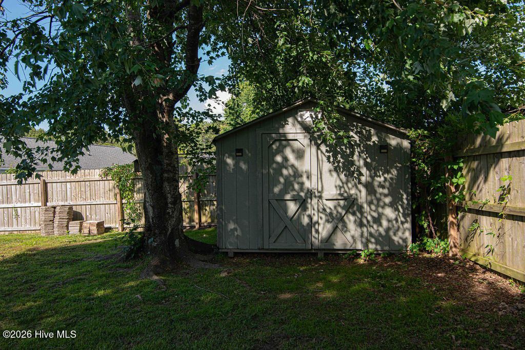 Photo of 172 Glenwood Drive, Hubert, NC 28539 (MLS # 100574577)