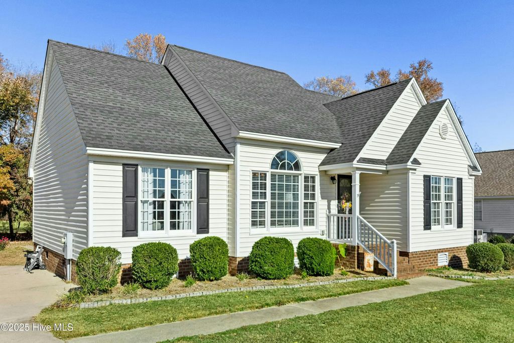 Photo of 5209 Castlewood Drive, Wilson, NC 27893 (MLS # 100542302)