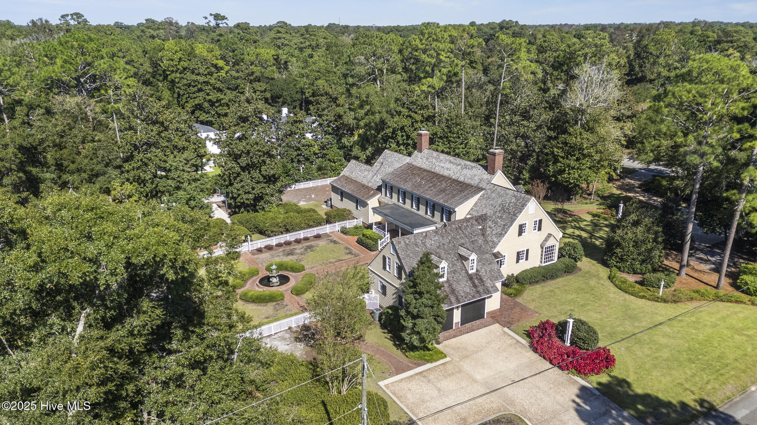 1946 S Live Oak Parkway S