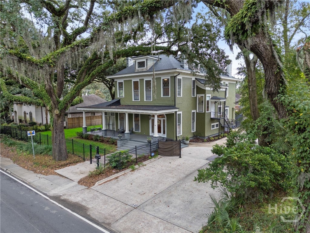 Photo of 121 E Victory Drive, Savannah, GA 31405 (MLS # SA362368)