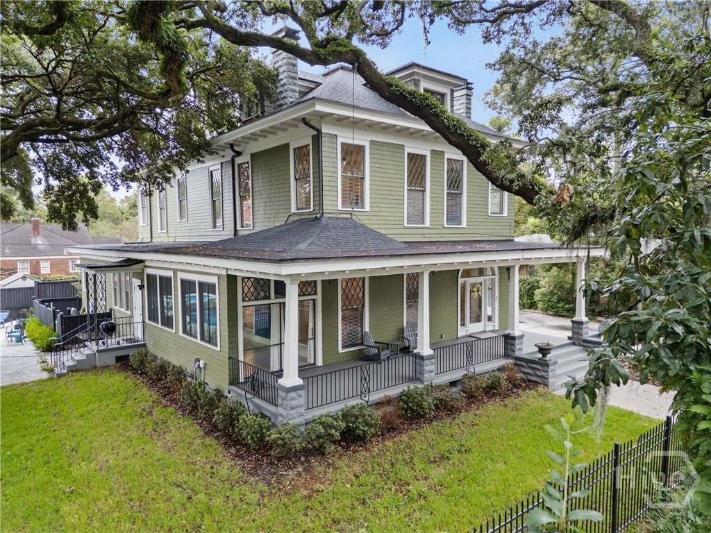 121 E Victory Drive