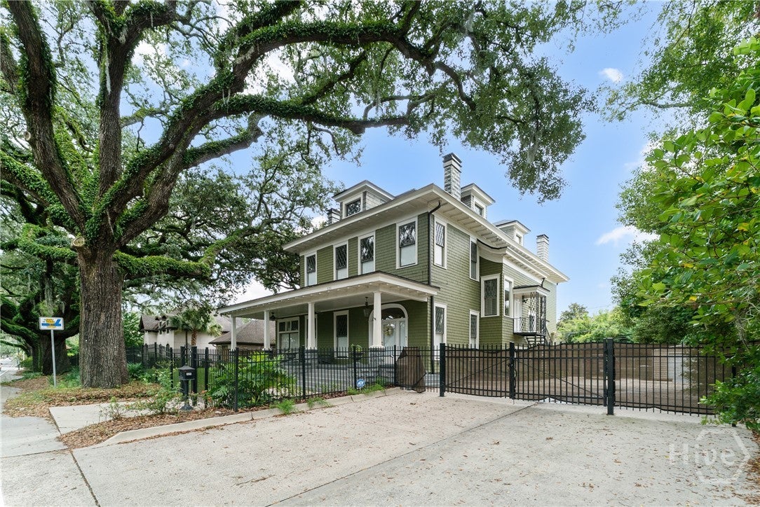 121 E Victory Drive