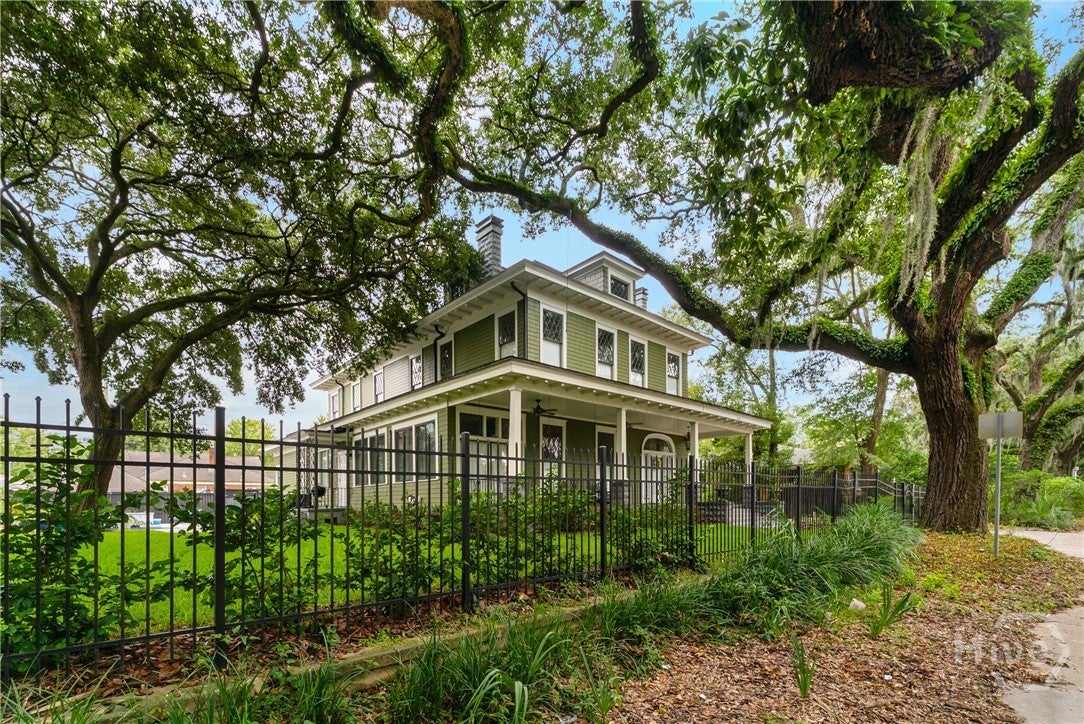 121 E Victory Drive