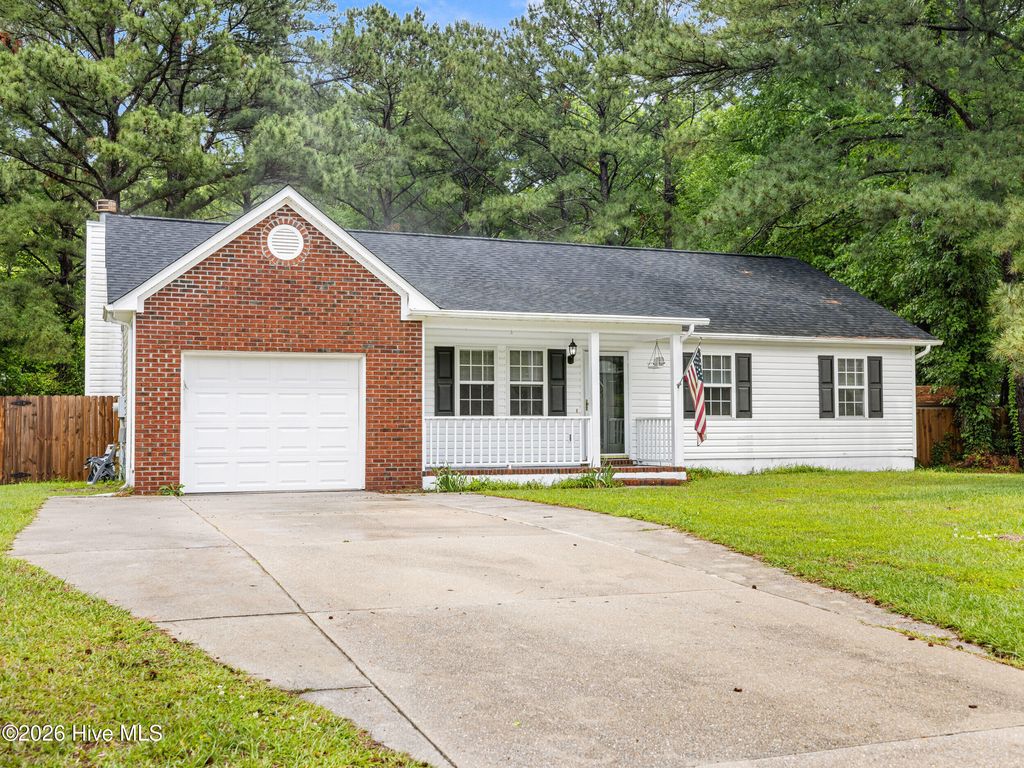 Photo of 116 Sweetwater Drive, Jacksonville, NC 28540 (MLS # 100574401)