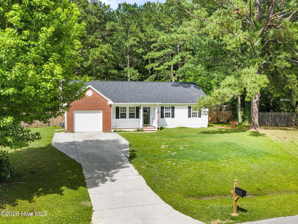 Photo of 116 Sweetwater Drive, Jacksonville, NC 28540 (MLS # 100574401)