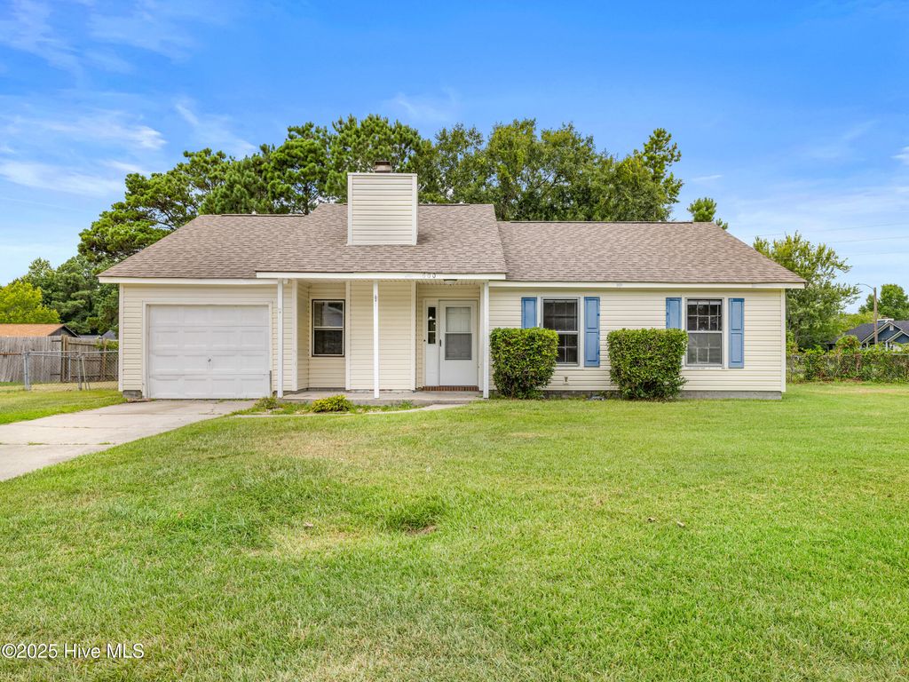 Photo of 600 Foxfire Circle, Jacksonville, NC 28546 (MLS # 100521446)