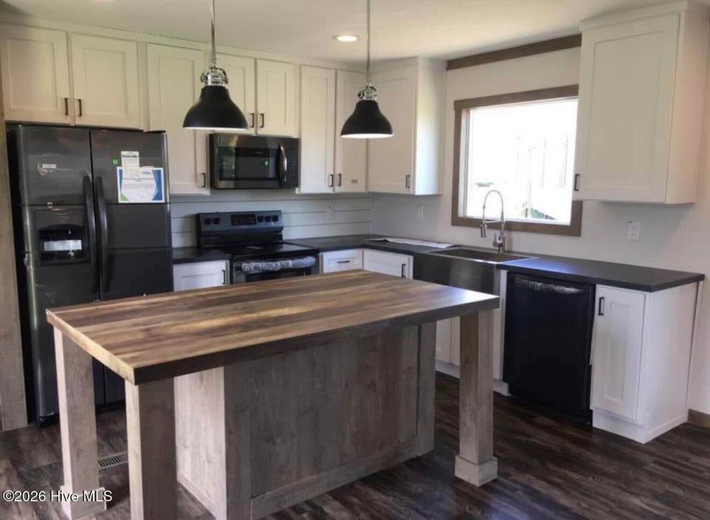 Photo of 669 Cain Road, Garland, NC 28441 (MLS # 100578738)