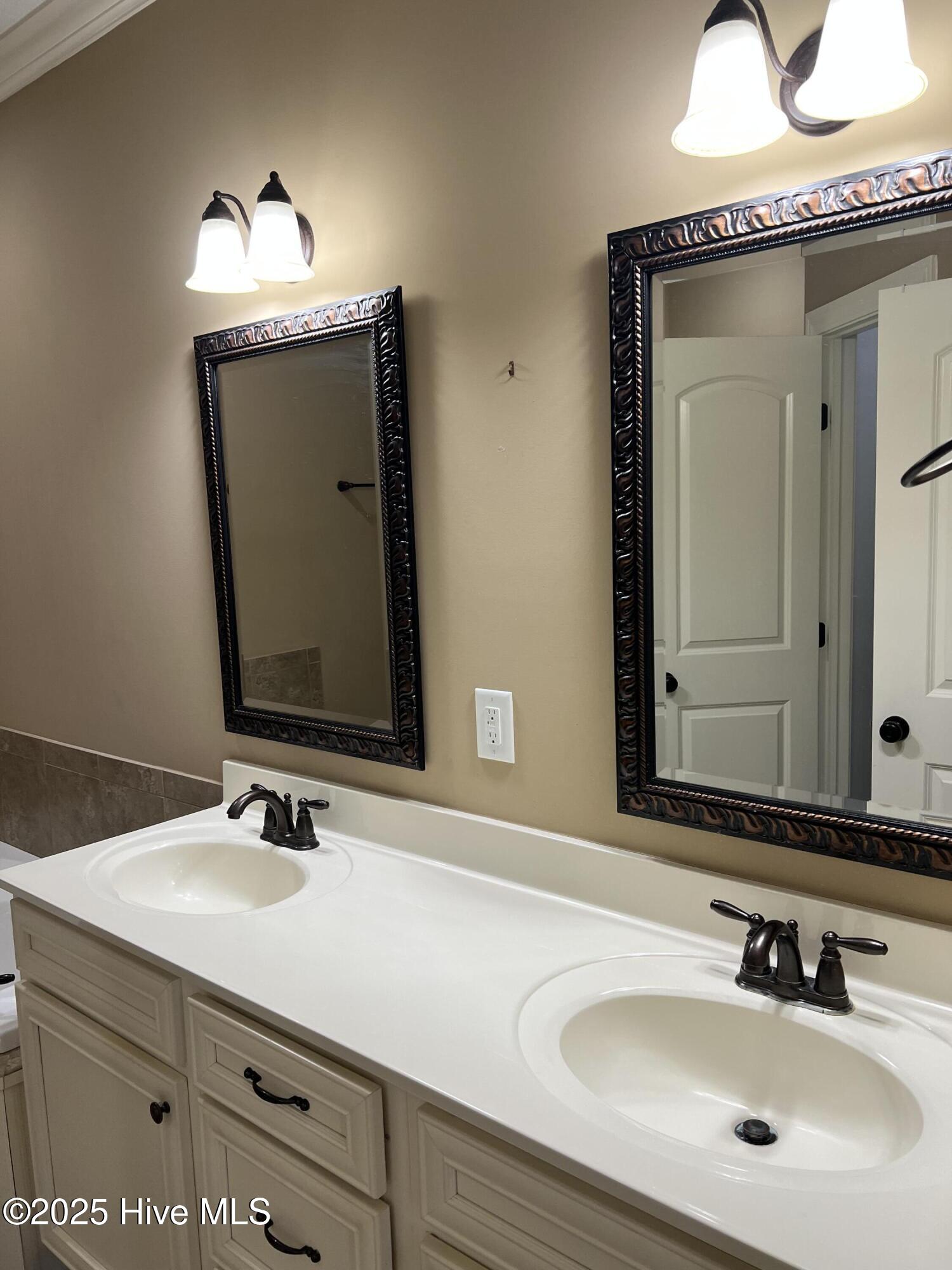 Greenville, North Carolina 27834, United States, 3 Bedrooms Bedrooms, ,2 BathroomsBathrooms,Residential,Active,256091