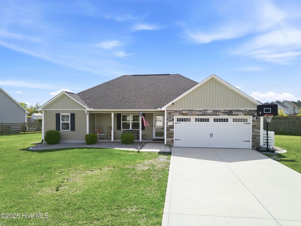 Photo of 116 Bridgeport Drive, Sneads Ferry, NC 28460 (MLS # 100568951)