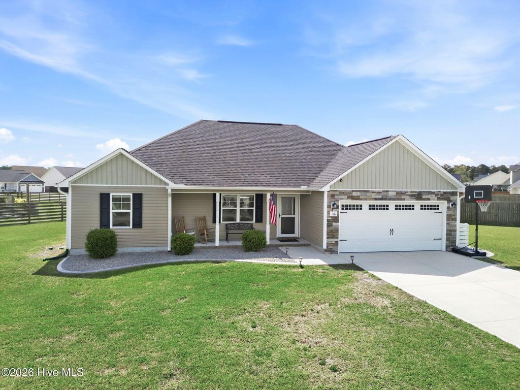 Photo of 116 Bridgeport Drive, Sneads Ferry, NC 28460 (MLS # 100568951)