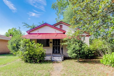 Homes For Sale - 1110 W 49th Street<br/> Savannah, GA 31401