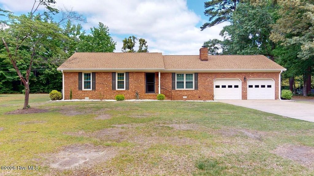 Photo of 203 N Cottonwood Drive, Goldsboro, NC 27530 (MLS # 100570310)