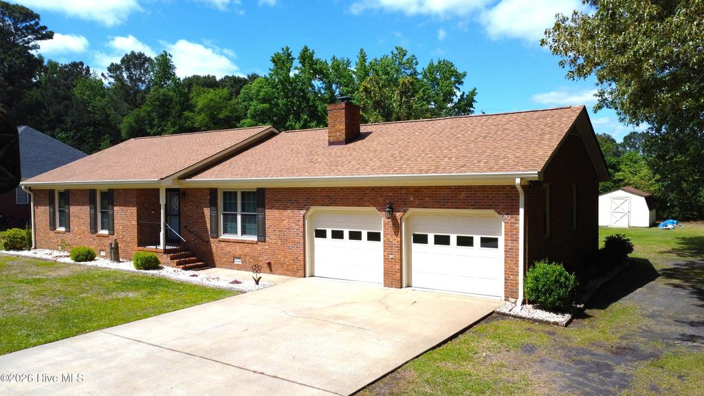 Photo of 203 N Cottonwood Drive, Goldsboro, NC 27530 (MLS # 100570310)