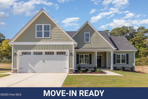 Homes For Sale - 125 Tee Drive<br/> Selma, NC 27576