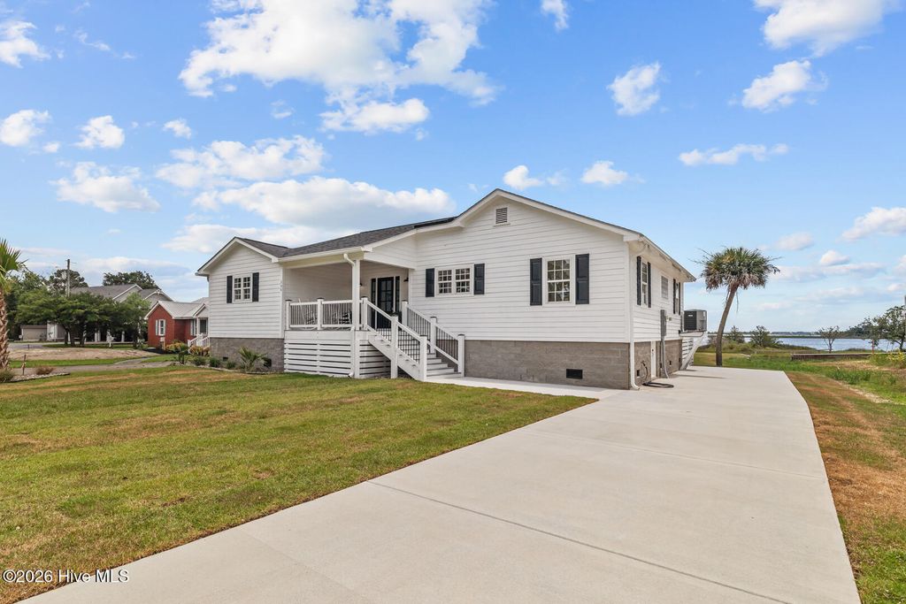 Photo of 206 Goose Creek Loop Road, Newport, NC 28570 (MLS # 100561421)