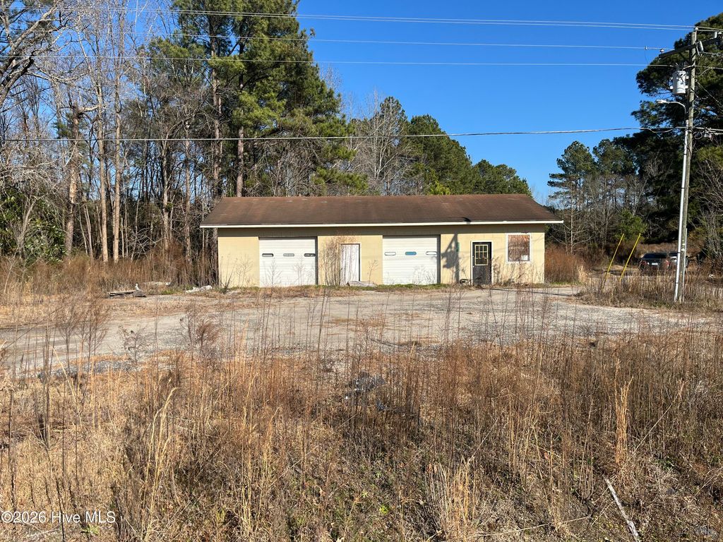 Photo of 11820 Nc-211 Hwy, Bladenboro, NC 28320 (MLS # 100547730)