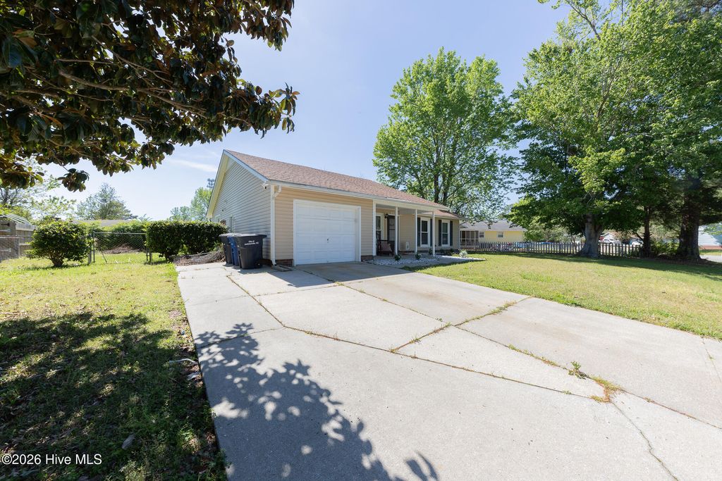 Photo of 402 Sharon Way, Jacksonville, NC 28546 (MLS # 100566387)