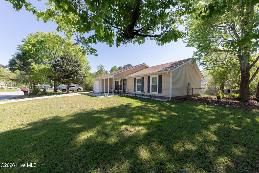Photo of 402 Sharon Way, Jacksonville, NC 28546 (MLS # 100566387)