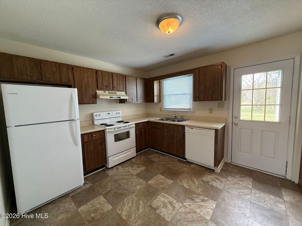 Photo of 123 Stallion Drive, Jacksonville, NC 28540 (MLS # 100561057)