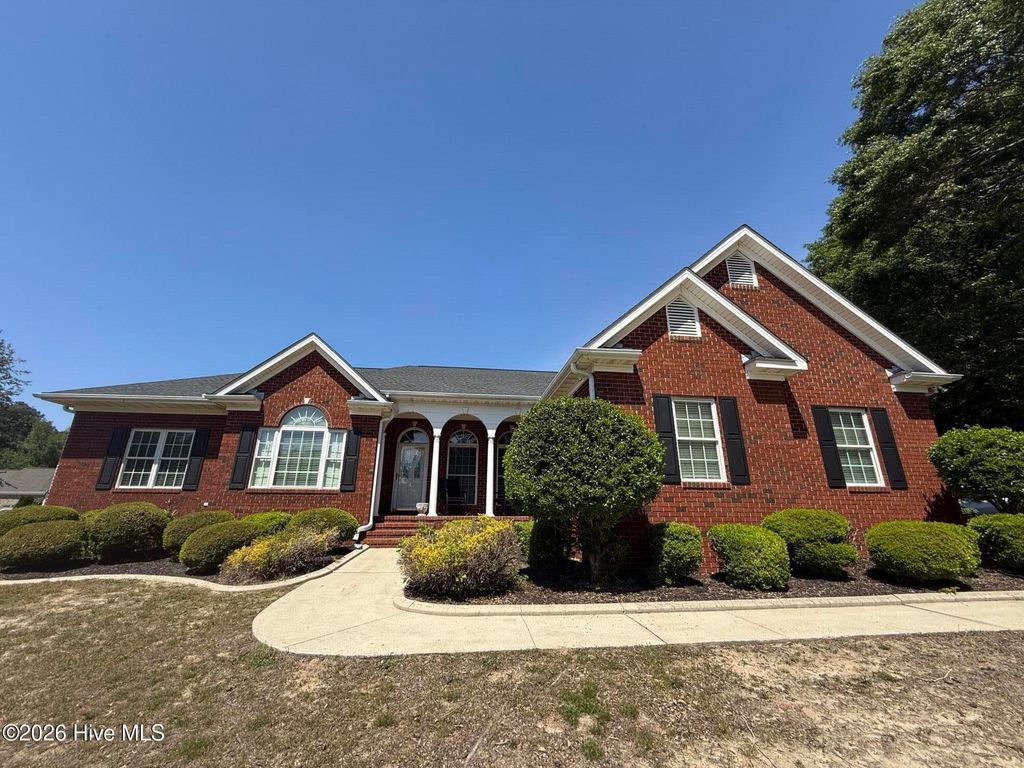 Photo of 109 Brisbayne Circle, La Grange, NC 28551 (MLS # 100567343)