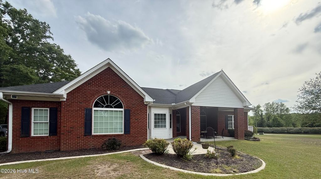 Photo of 109 Brisbayne Circle, La Grange, NC 28551 (MLS # 100567343)