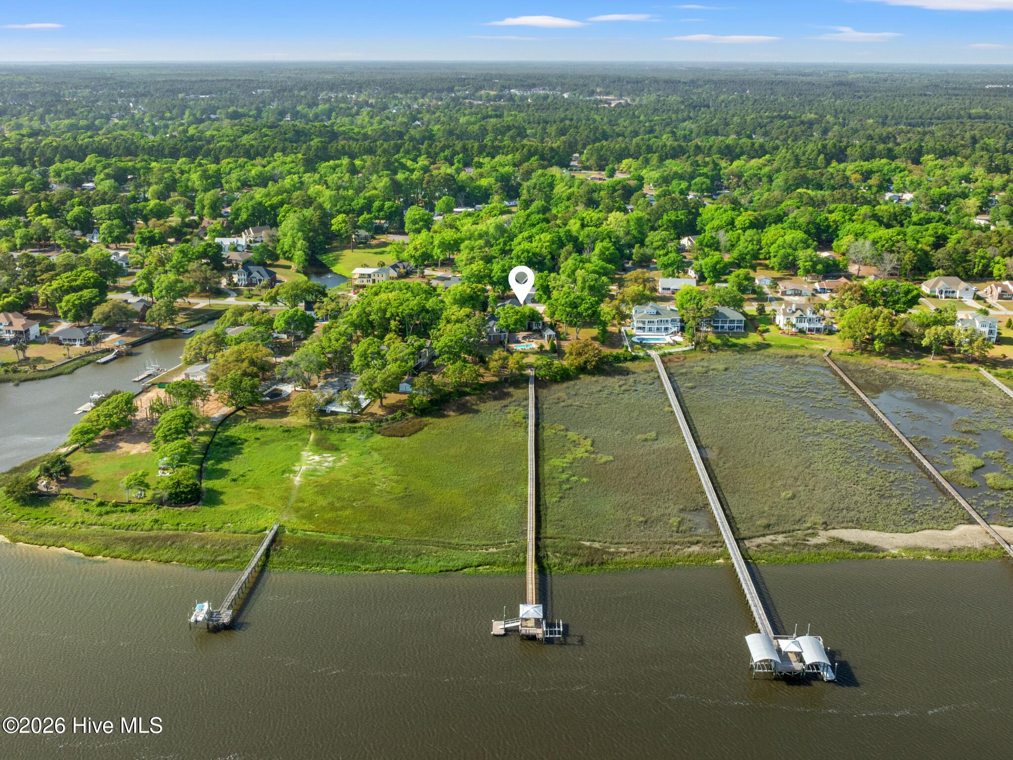 404 Shoreline Drive E