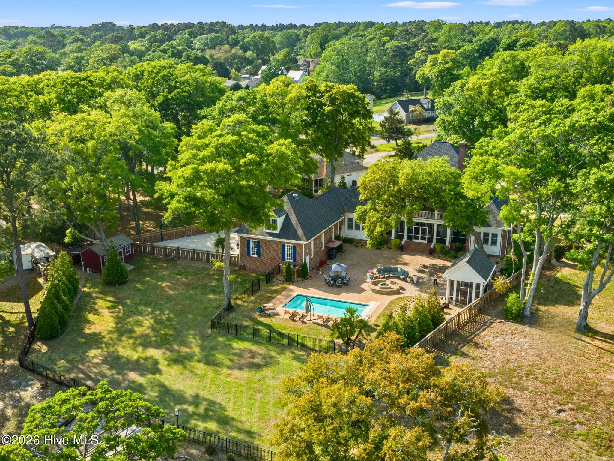 404 Shoreline Drive E