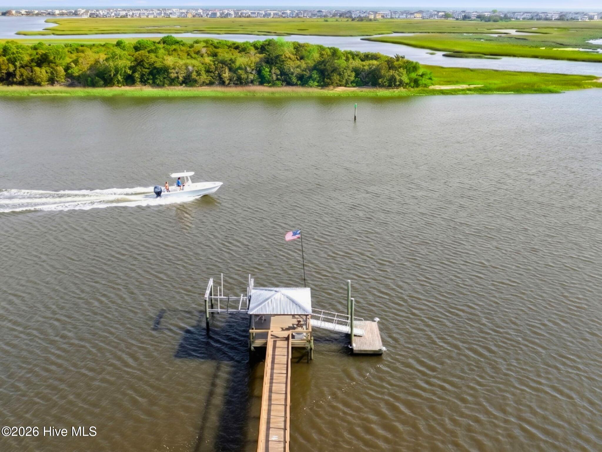 404 Shoreline Drive E