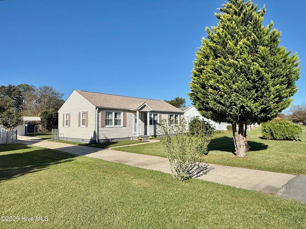 Photo of 209 Hawthorne Road, Edenton, NC 27932 (MLS # 100558055)