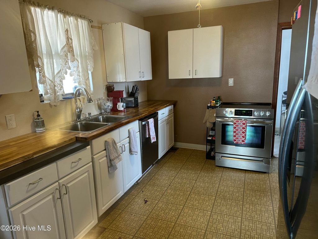 Photo of 171 Sunset Circle, Hertford, NC 27944 (MLS # 100548563)