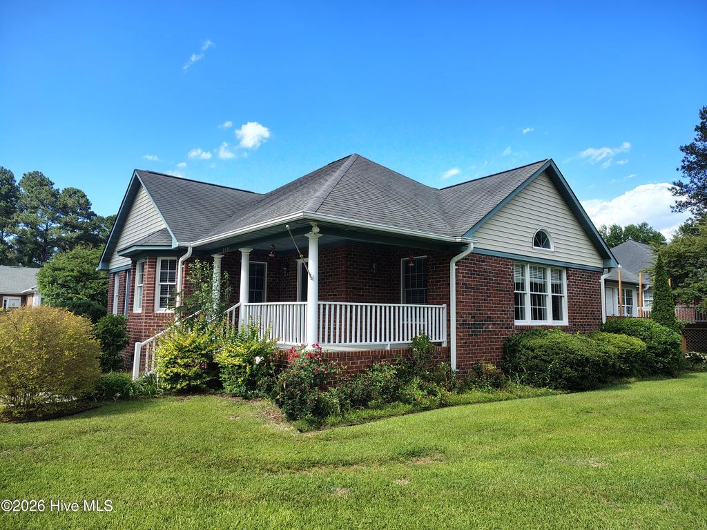 Photo of 104 Boleyn Loop, New Bern, NC 28562 (MLS # 100555106)