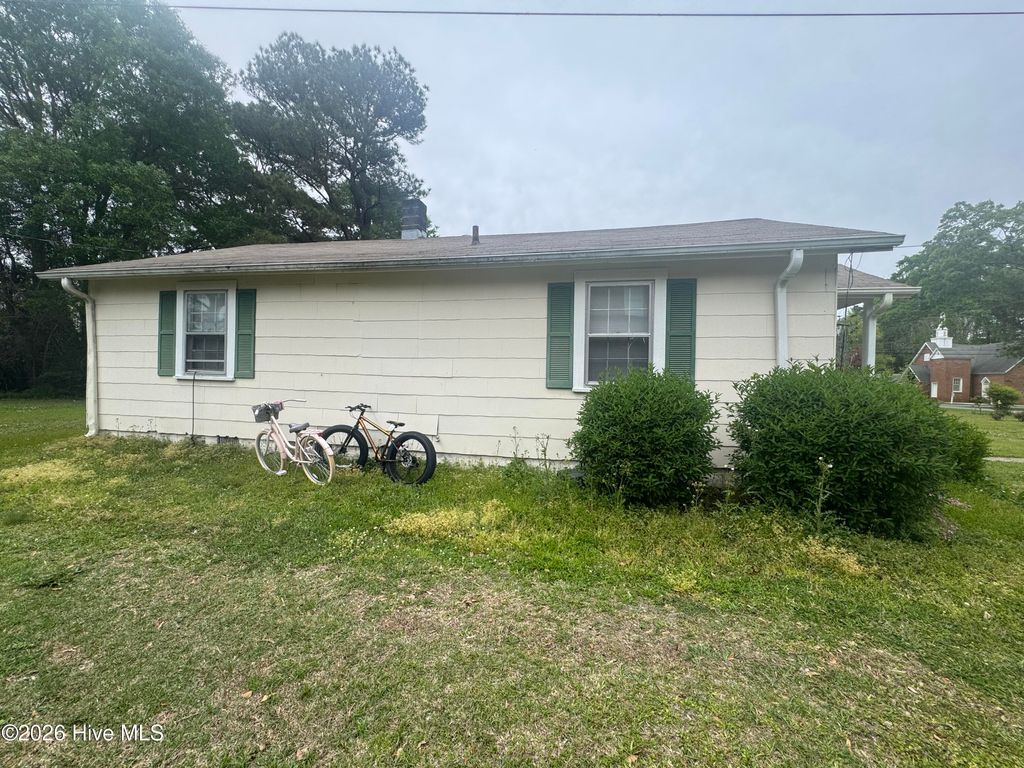 Photo of 213 N Walker Street, Burgaw, NC 28425 (MLS # 100566100)