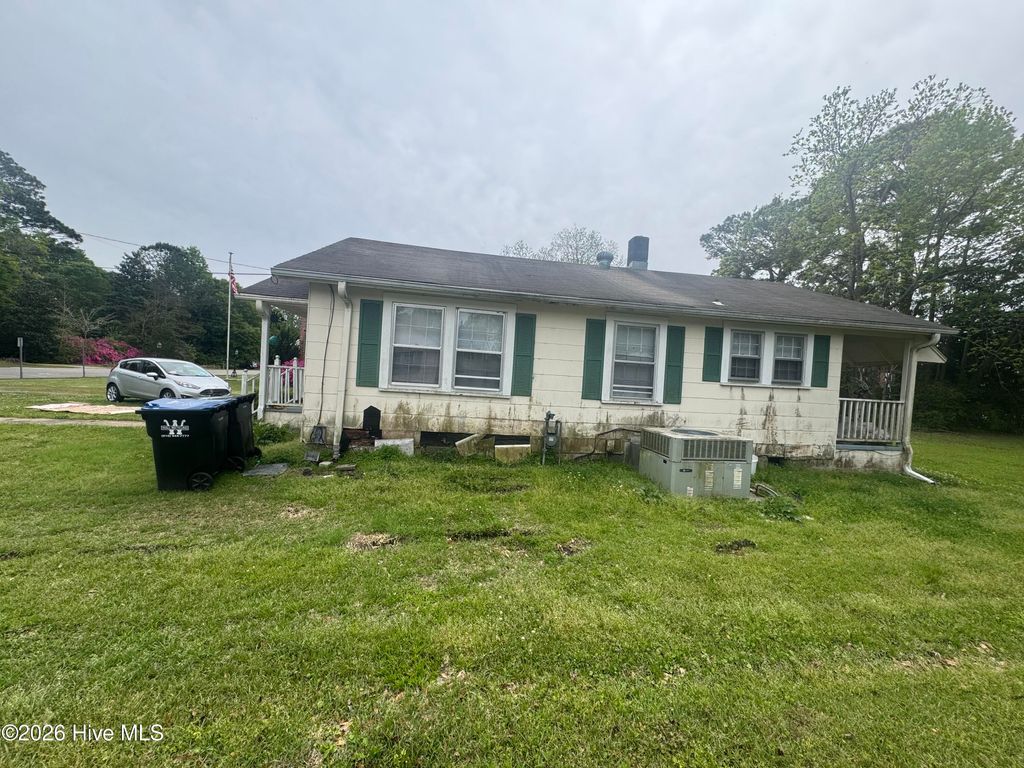 Photo of 213 N Walker Street, Burgaw, NC 28425 (MLS # 100566100)