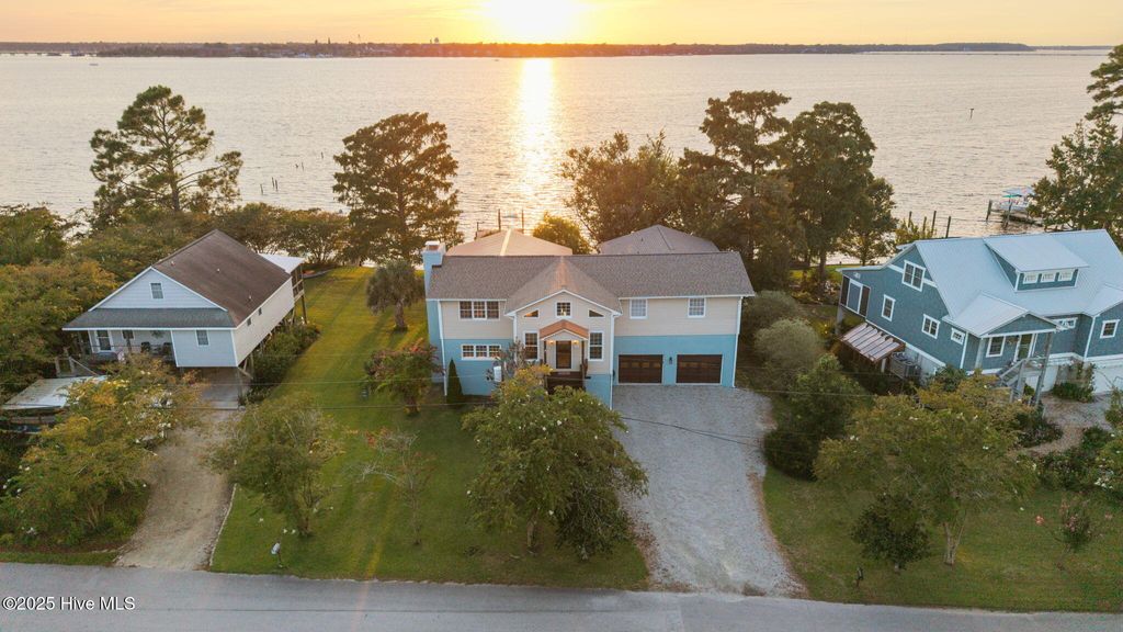 Photo of 321 Riverside Drive, New Bern, NC 28560 (MLS # 100527655)