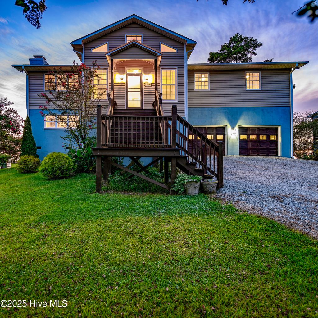 Photo of 321 Riverside Drive, New Bern, NC 28560 (MLS # 100527655)