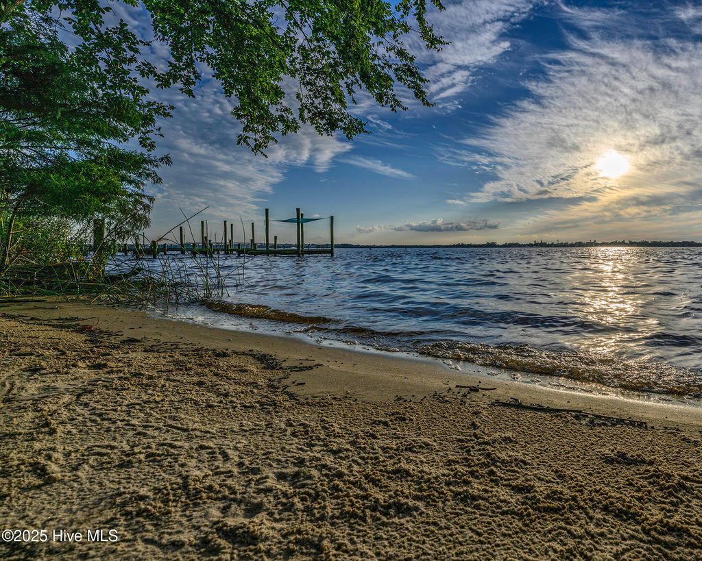 Photo of 321 Riverside Drive, New Bern, NC 28560 (MLS # 100527655)