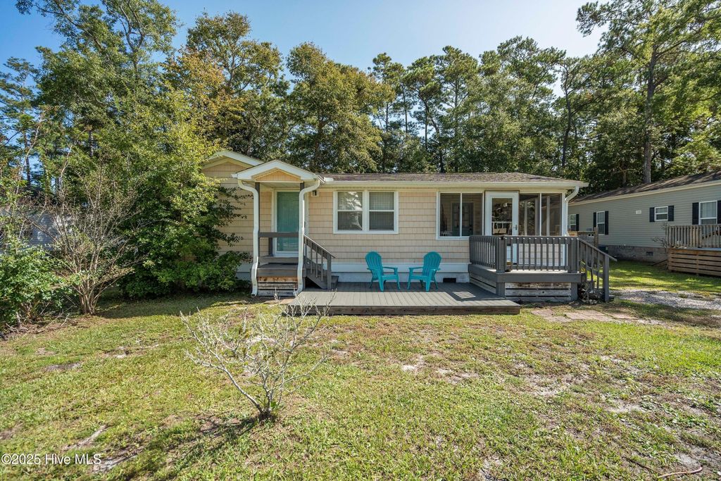 Photo of 314 NE 75th Street, Oak Island, NC 28465 (MLS # 100535367)